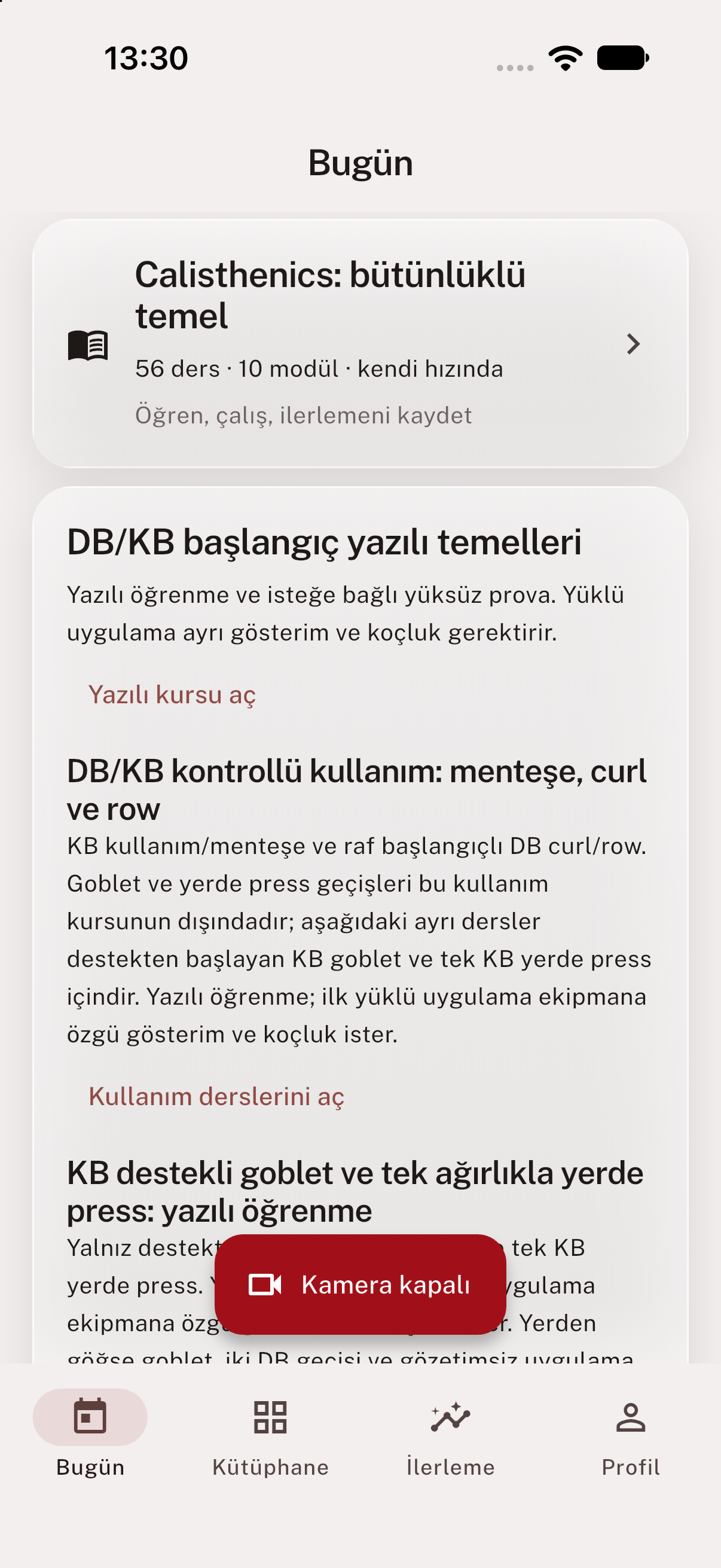 Gravita misafir ana ekranı, normal iOS geliştirme sürümü; kamera kapalı. Yazılı kurs görünümü fiziksel hareket değerlendirmesi veya koçluk kalitesi kanıtı değildir.